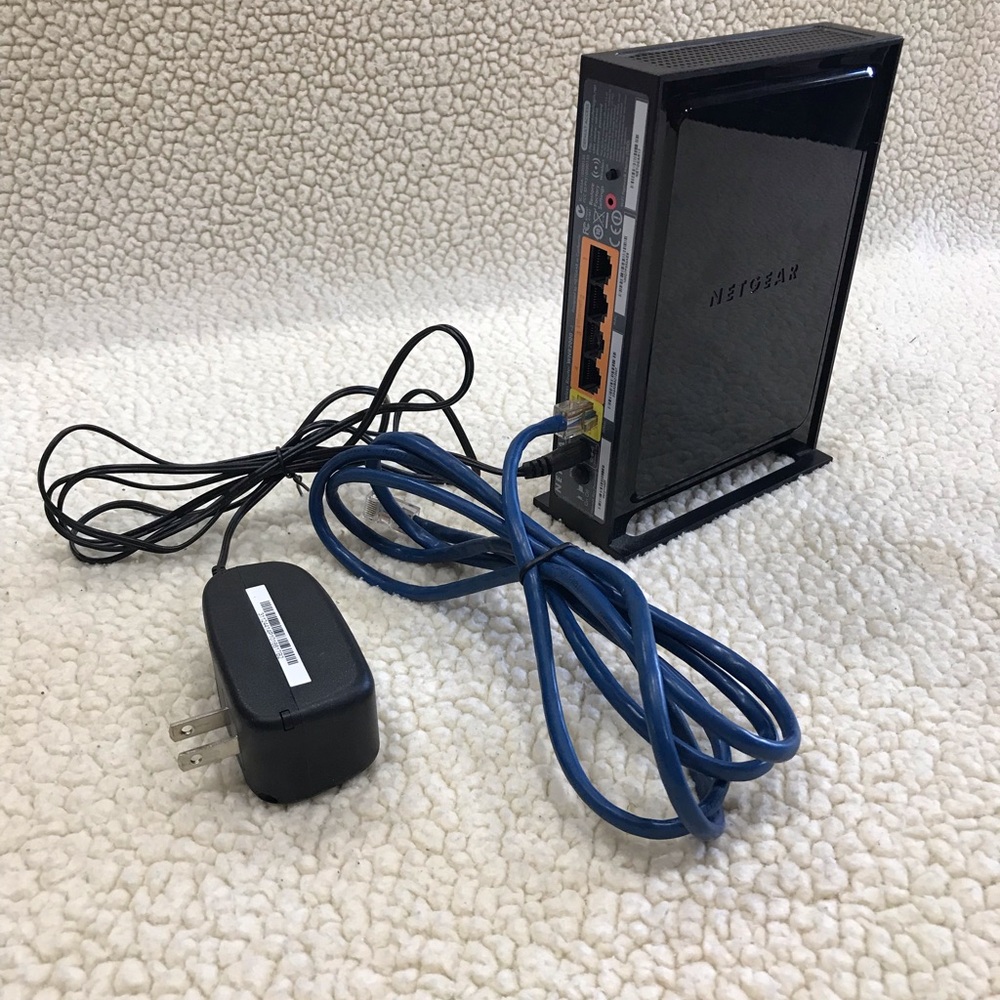NETGEAR N300 Wireless N Router
WNR2000
blue internet cable & AC-DC Adapter cord - Picture 7 of 16